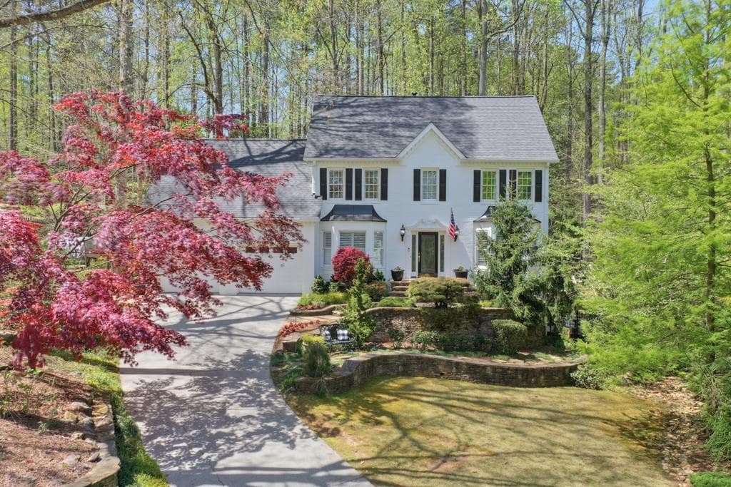 4 bedroom, 3 bathroom, 3,515 sq ft single family residence sold at 4805 Thornwood Drive, Acworth, GA 30142