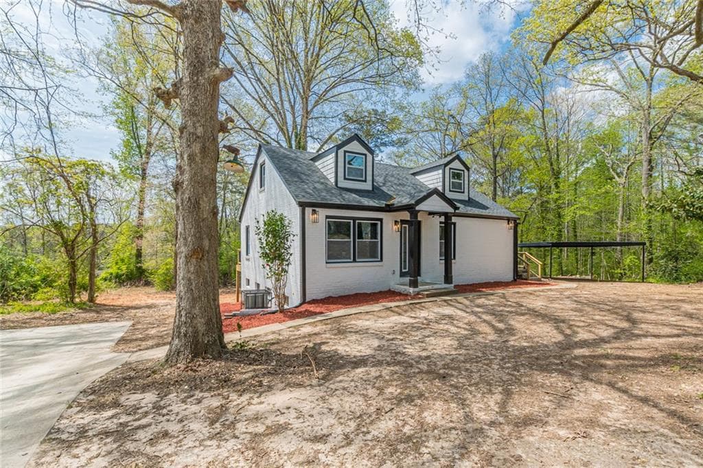 3 bedroom, 2 bathroom, 2,219 sq ft single family residence sold at 5050 Campbellton Road, Atlanta, GA 30331