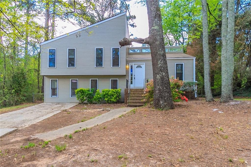 3 bedroom, 2 bathroom, 1,056 sq ft single family residence sold at 4230 Chickasaw Trail, Douglasville, GA 30135