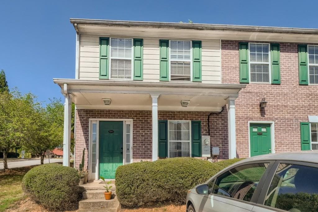 2 bedroom, 3 bathroom, 1,350 sq ft townhouse sold at 3241 Panthers Trace, Decatur, GA 30034