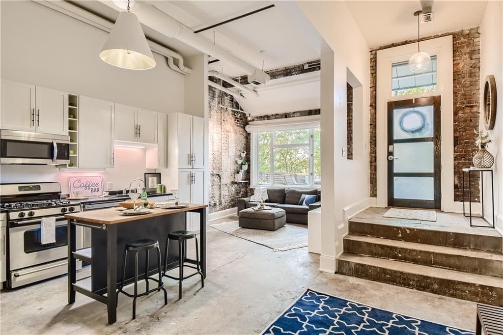 1 bedroom, 1 bathroom, 750 sq ft condominium sold at 978 North Avenue 107, Atlanta, GA 30306