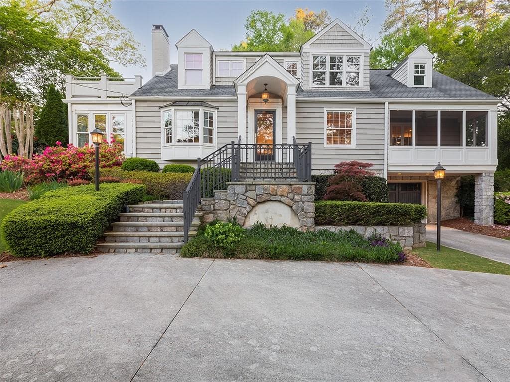 4 bedroom, 4 bathroom, 2,784 sq ft single family residence sold at 2826 Alpine Road, Atlanta, GA 30305