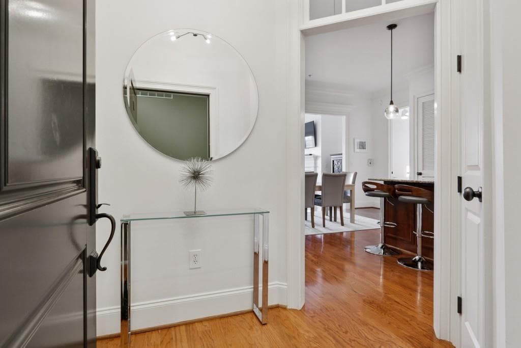 2 bedroom, 2 bathroom, 1,354 sq ft condominium sold at 3635 E Paces Circle 1205, Atlanta, GA 30326