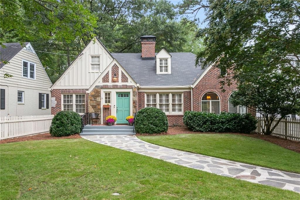 4 bedroom, 3 bathroom, 2,440 sq ft single family residence sold at 672 E Paces Ferry Road, Atlanta, GA 30305
