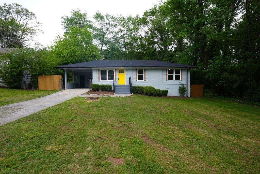 3 bedroom, 2 bathroom, 1,075 sq ft single family residence sold at 3042 Horse Shoe Drive, Atlanta, GA 30316
