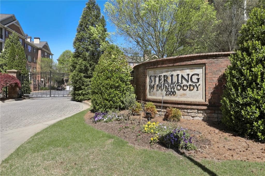 1 bedroom, 1 bathroom, 950 sq ft condominium sold at 2300 Peachford Road 1403, Atlanta, GA 30338