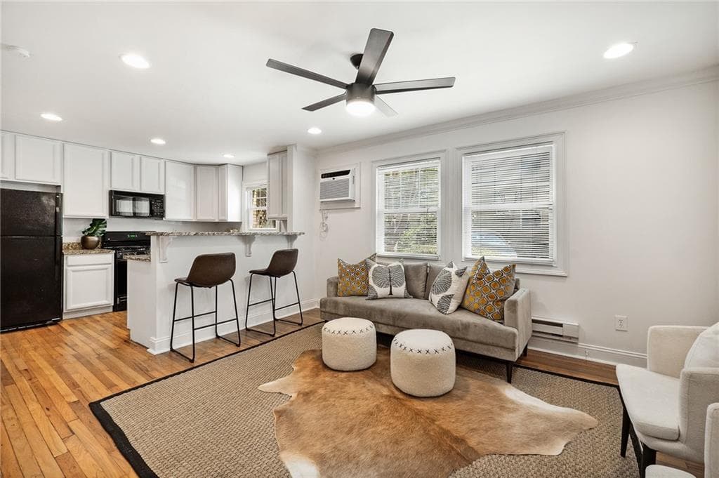 1 bedroom, 1 bathroom, 720 sq ft condominium sold at 1042 Saint Charles Avenue 7, Atlanta, GA 30306