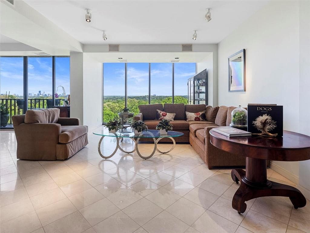 2 bedroom, 2 bathroom, 1,641 sq ft condominium sold at 145 15th Street 819, Atlanta, GA 30309