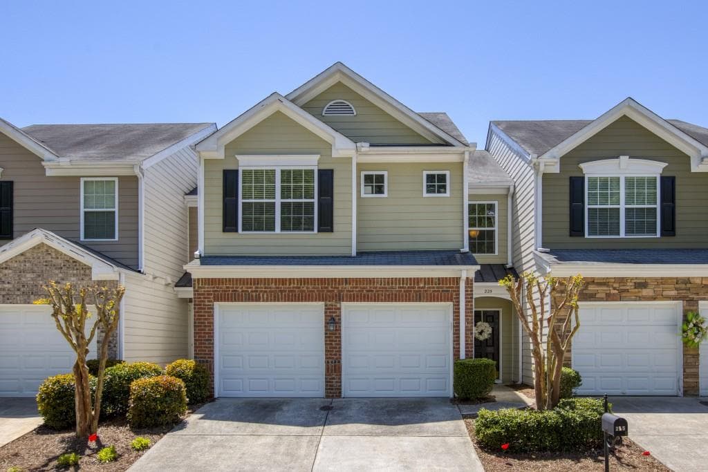 3 bedroom, 3 bathroom, 1,776 sq ft townhouse sold at 225 Cavendar Way, Marietta, GA 30066