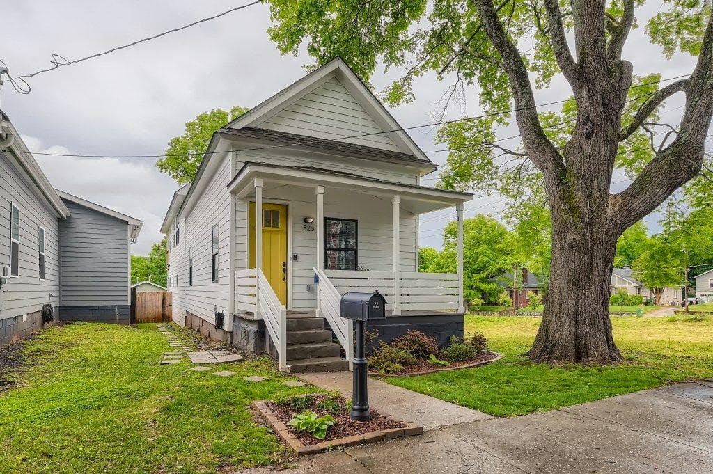 3 bedroom, 3 bathroom, 1,487 sq ft single family residence sold at 828 Welch Street, Atlanta, GA 30310