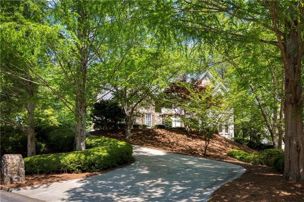 5 bedroom, 5 bathroom, 5,556 sq ft single family residence sold at 305 Brayward Chase, Roswell, GA 30076