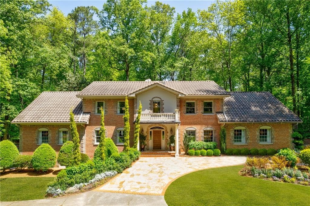 5 bedroom, 6 bathroom single family residence sold at 1000 Hightower Trail, Sandy Springs, GA 30350