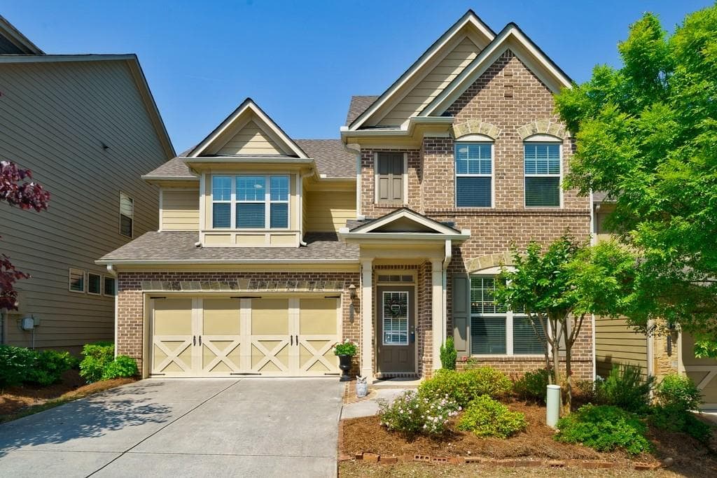 4 bedroom, 3 bathroom, 2,936 sq ft single family residence sold at 1460 Roswell Manor Circle, Roswell, GA 30076