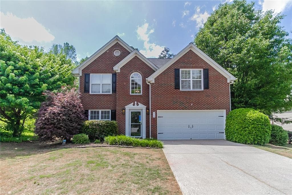 3 bedroom, 3 bathroom, 1,785 sq ft single family residence sold at 5560 Sylvania Drive, Mableton, GA 30126