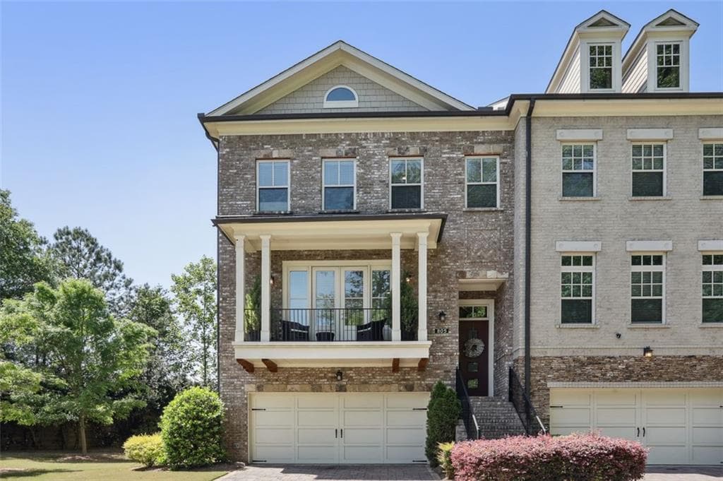 4 bedroom, 4 bathroom, 2,494 sq ft townhouse sold at 805 Canterbury Overlook, Atlanta, GA 30324