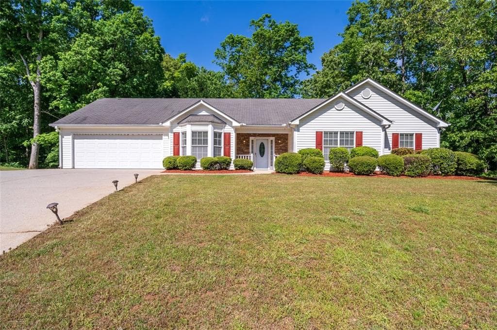 3 bedroom, 2 bathroom, 1,652 sq ft single family residence sold at 613 BENTWOOD Trail, Canton, GA 30114