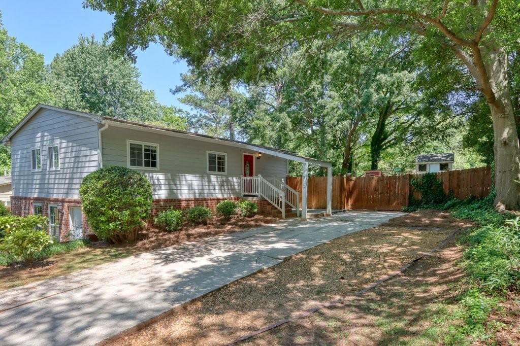 4 bedroom, 2 bathroom, 1,900 sq ft single family residence sold at 3112 Dove Way, Decatur, GA 30033