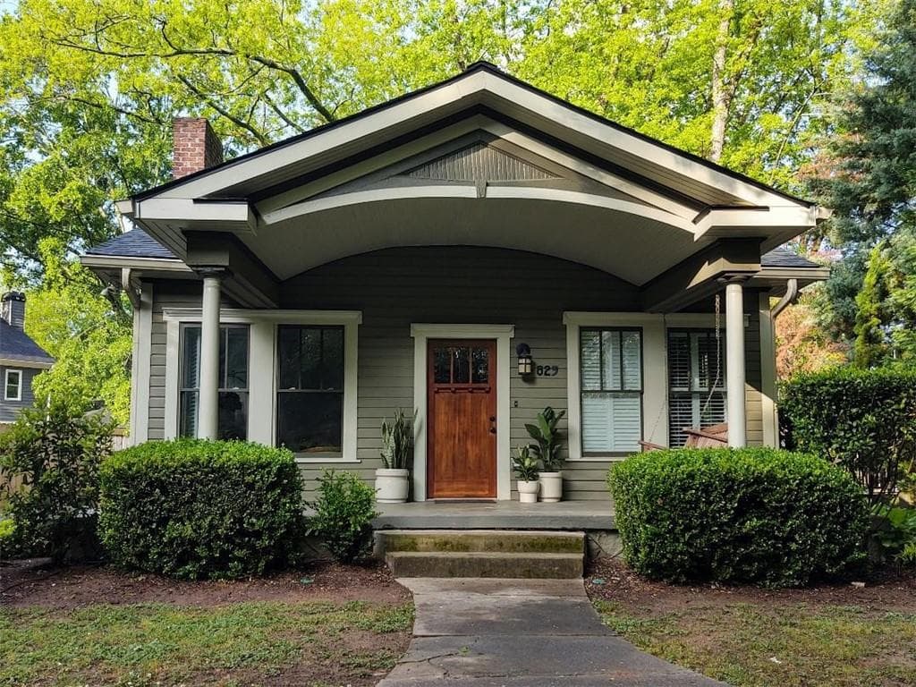 3 bedroom, 2 bathroom, 1,350 sq ft single family residence sold at 829 E Lake Drive, Decatur, GA 30030