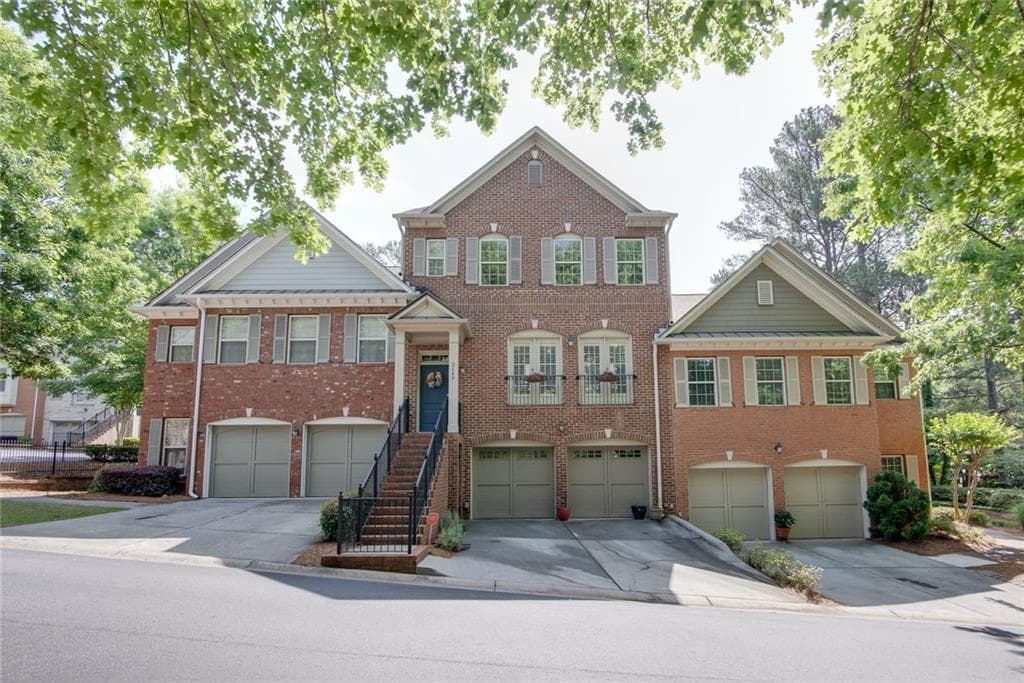 3 bedroom, 4 bathroom, 2,741 sq ft condominium sold at 2649 Dresden Place, Brookhaven, GA 30319