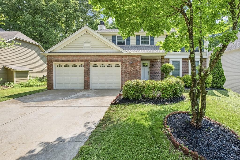 5 bedroom, 4 bathroom, 2,868 sq ft single family residence sold at 10995 Pinehigh Drive, Alpharetta, GA 30022