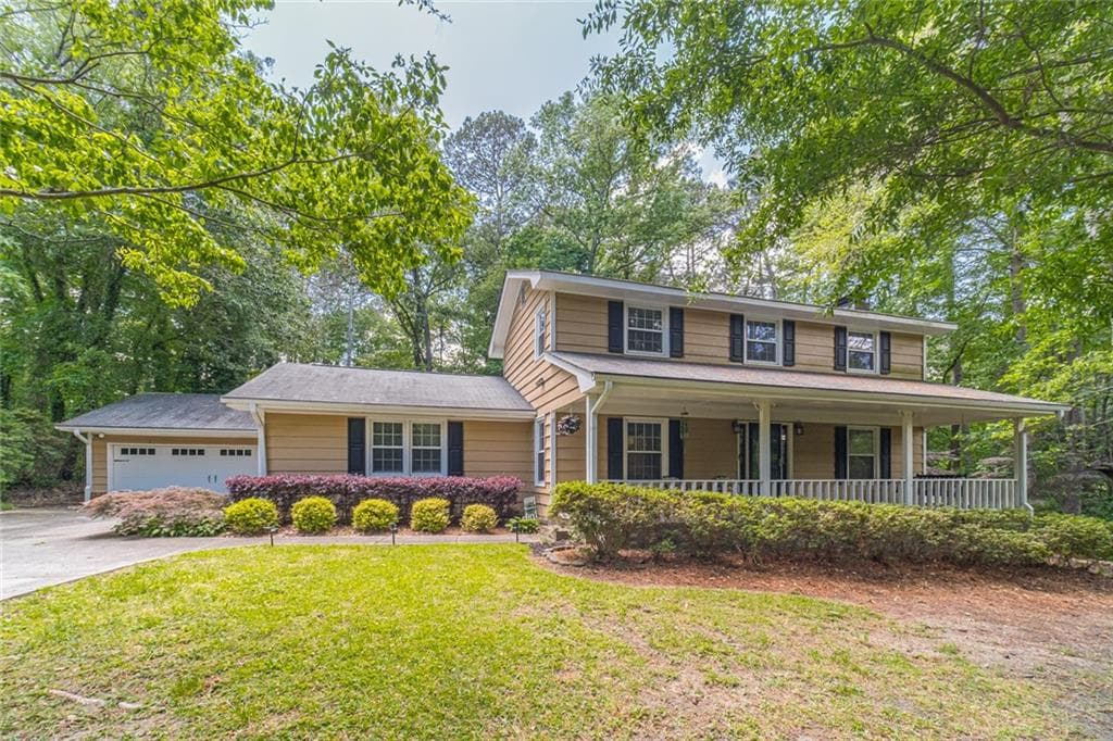 3 bedroom, 2 bathroom, 2,208 sq ft single family residence sold at 2201 Valley Creek Circle, Snellville, GA 30078