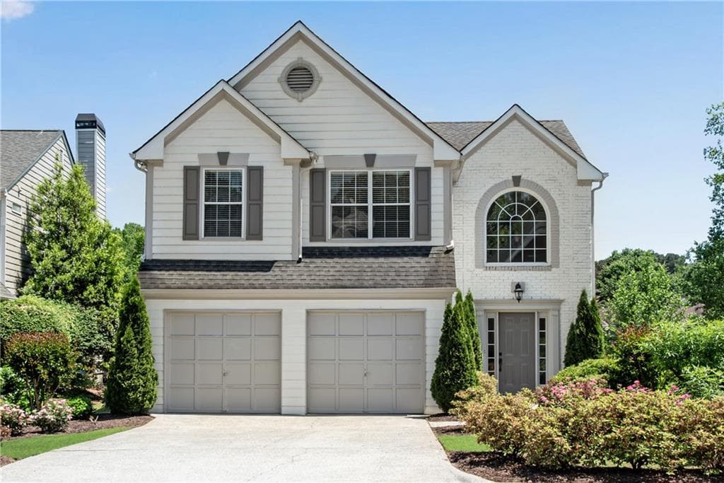 3 bedroom, 3 bathroom, 1,629 sq ft single family residence sold at 1195 Crabapple Lake Circle, Roswell, GA 30076