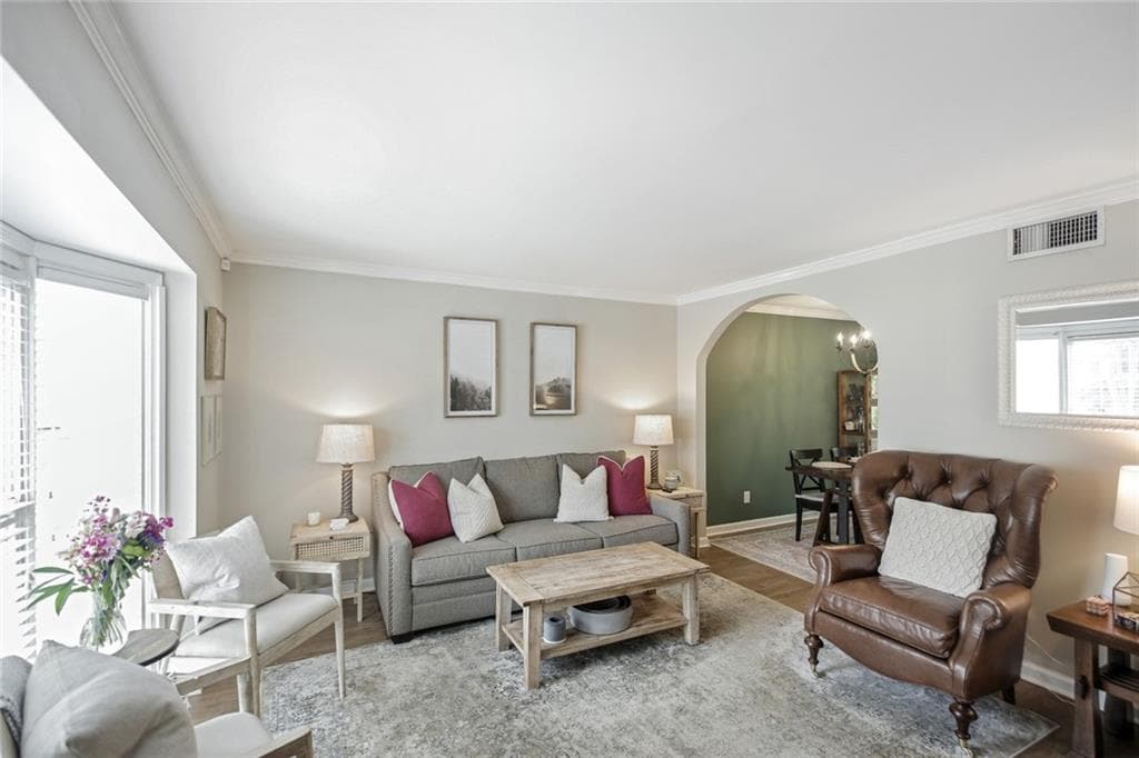 2 bedroom, 2 bathroom, 1,108 sq ft condominium sold at 136 Peachtree Memorial Drive IH3, Atlanta, GA 30309