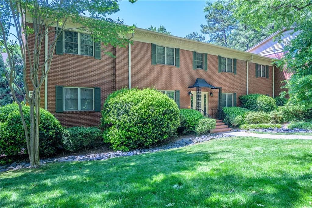 2 bedroom, 2 bathroom, 1,188 sq ft condominium sold at 430 Lindbergh Drive E3, Atlanta, GA 30305