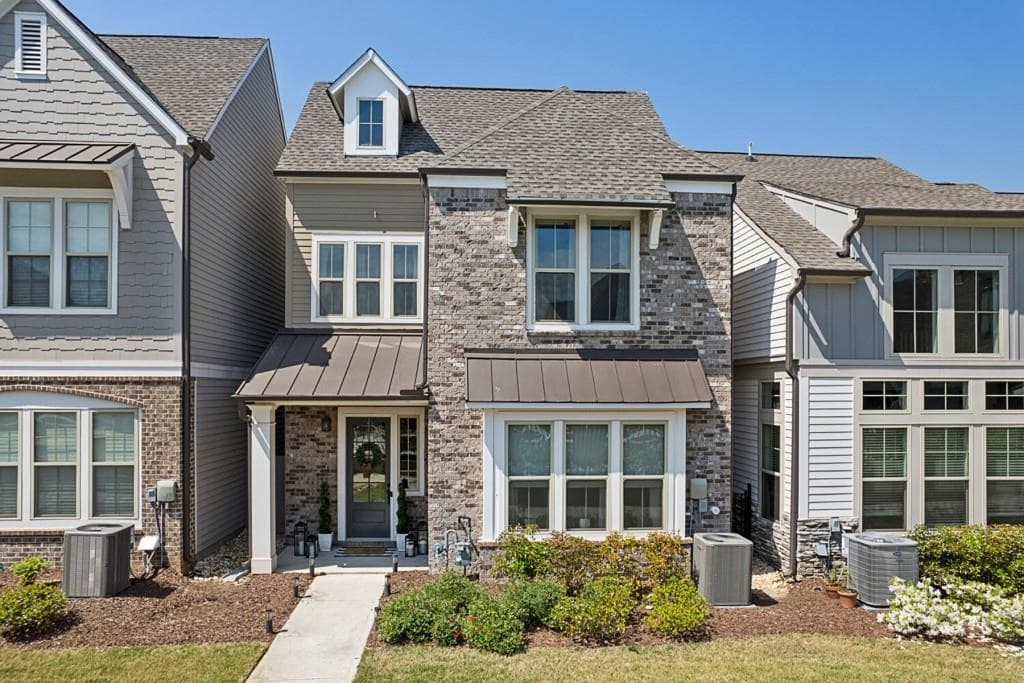 3 bedroom, 3 bathroom, 2,889 sq ft single family residence sold at 2013 Brookings Lane, Smyrna, GA 30080