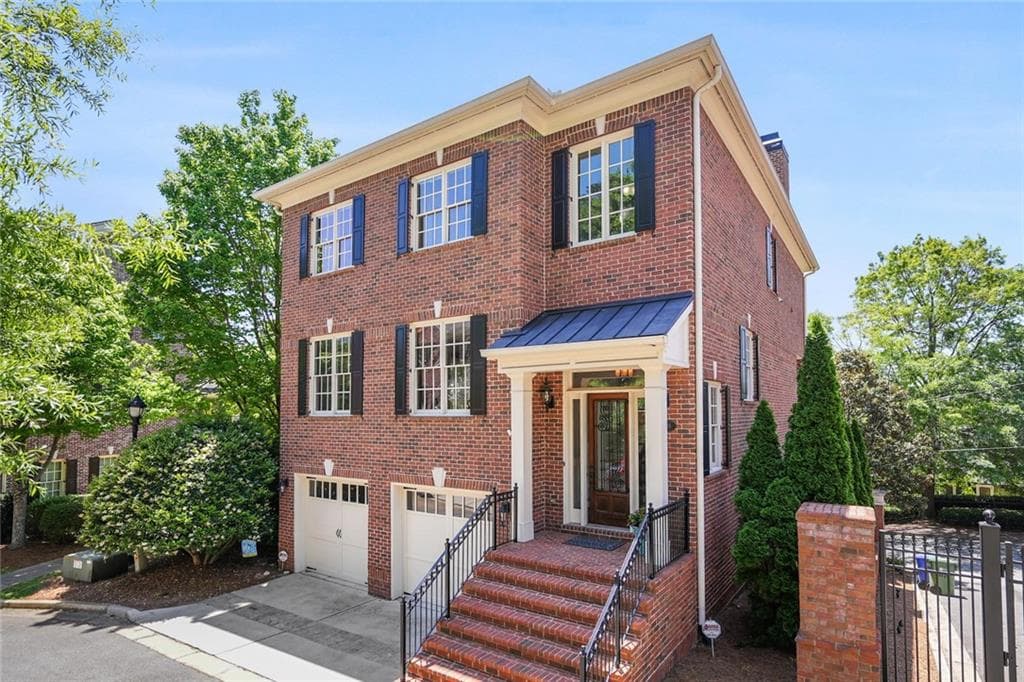 4 bedroom, 5 bathroom, 3,584 sq ft single family residence sold at 2604 Canterbury Trail, Atlanta, GA 30324