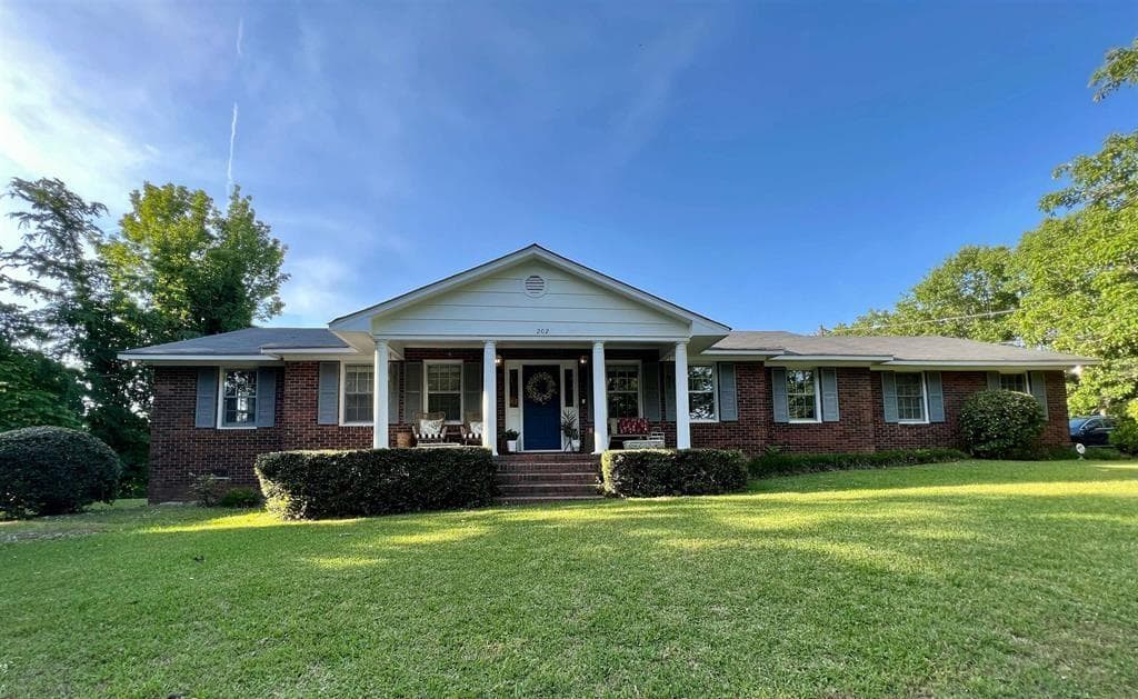 3 bedroom, 2 bathroom single family residence sold at 202 Ridgewood Drive, Rockmart, GA 30153