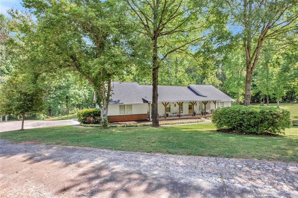 5 bedroom, 3 bathroom, 4,800 sq ft single family residence sold at 2721 S Cherokee Lane, Woodstock, GA 30188