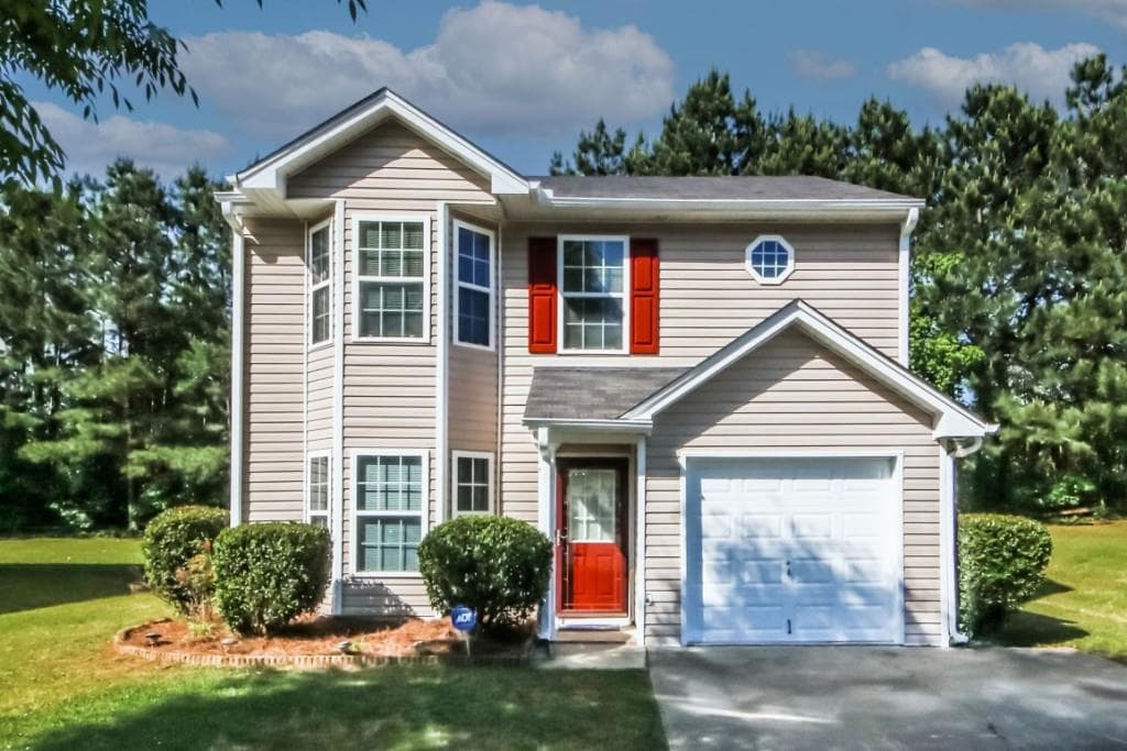 3 bedroom, 3 bathroom, 1,624 sq ft single family residence sold at 2075 Ivy Lane, Union City, GA 30291
