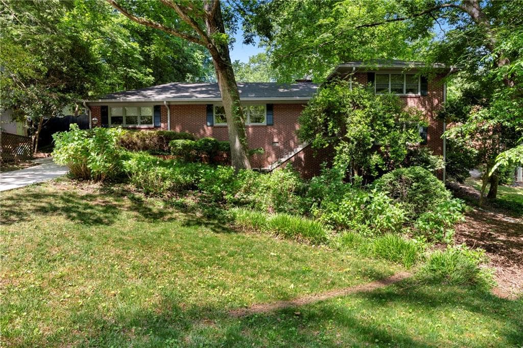 966 Vistavia Circle, Decatur, GA 30033 — most recent listing photo