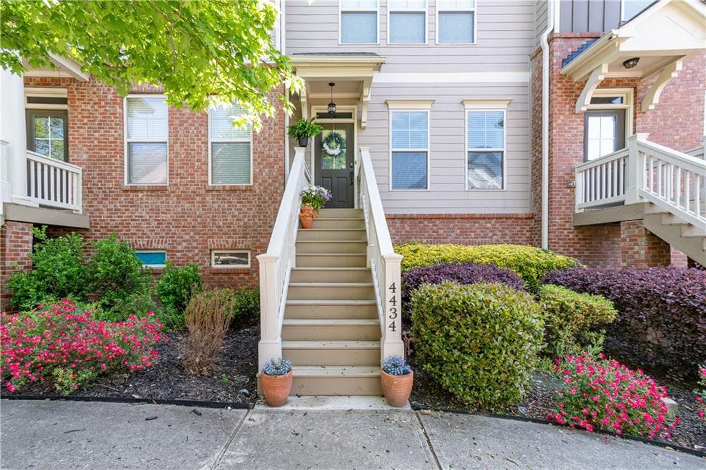 3 bedroom, 4 bathroom, 2,214 sq ft townhouse sold at 4434 LASSEN Court, Suwanee, GA 30024