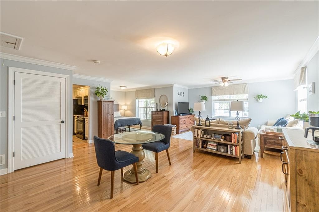 1 bedroom, 1 bathroom, 790 sq ft condominium sold at 3655 Habersham Road 376B, Atlanta, GA 30305