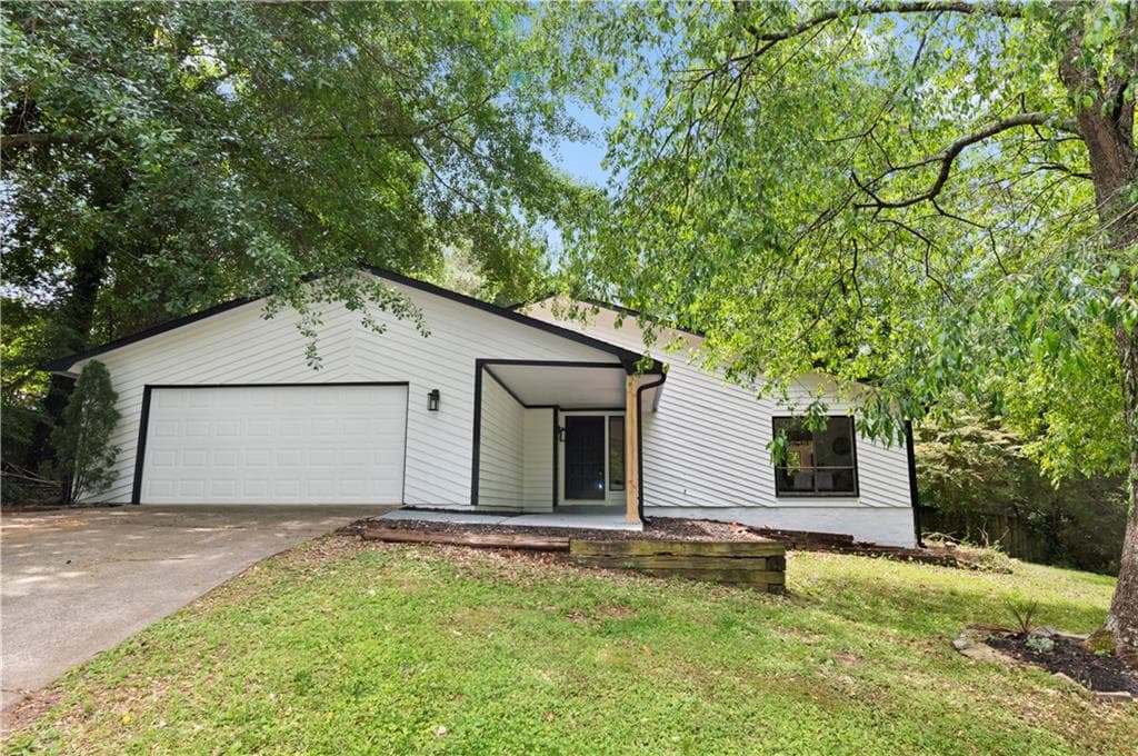 3 bedroom, 2 bathroom, 1,782 sq ft single family residence sold at 1040 TERRAMONT Drive, Roswell, GA 30076