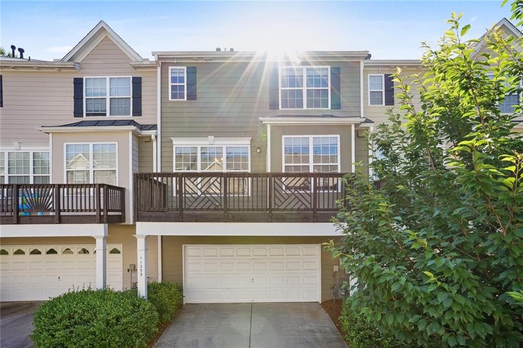 3 bedroom, 3 bathroom, 2,448 sq ft townhouse sold at 11255 Musette Circle, Alpharetta, GA 30009