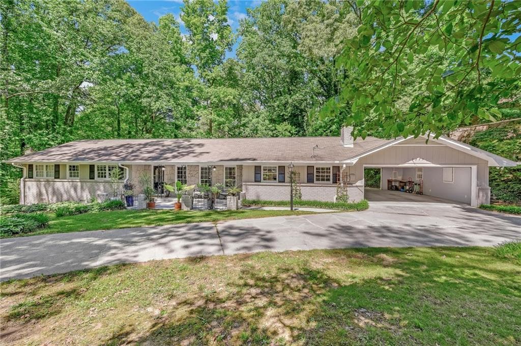 3 bedroom, 2 bathroom, 2,091 sq ft single family residence sold at 2835 Hickory Circle, Snellville, GA 30078