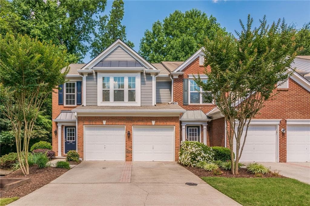 3 bedroom, 3 bathroom, 1,800 sq ft townhouse sold at 530 Warwick Place 530, Roswell, GA 30076