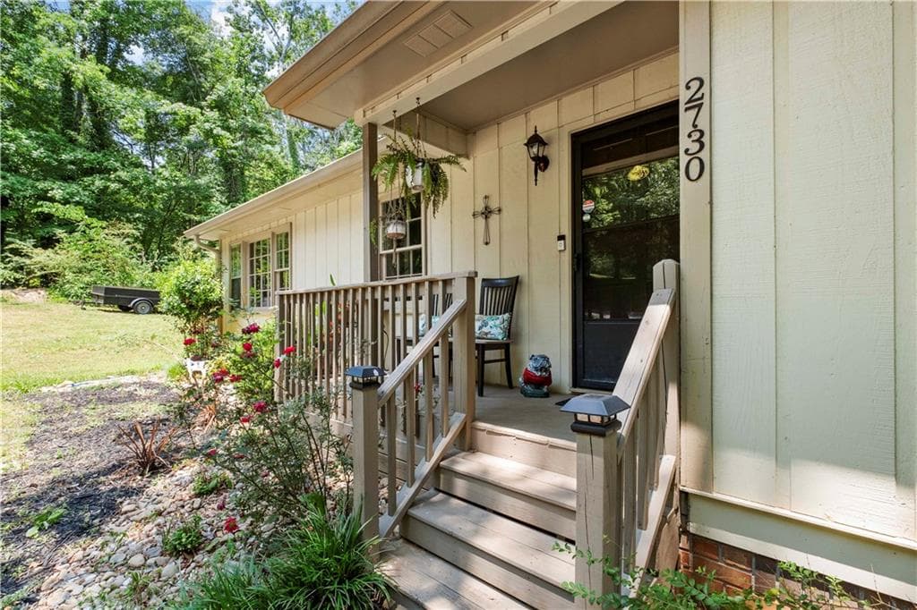 3 bedroom, 2 bathroom, 1,440 sq ft single family residence sold at 2730 Meadow View Drive, Acworth, GA 30102