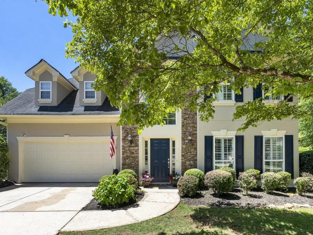 4 bedroom, 3 bathroom, 2,189 sq ft single family residence sold at 135 Ashbrook Lane, Roswell, GA 30075