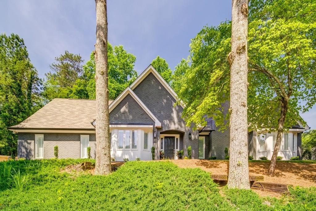 4 bedroom, 3 bathroom, 3,386 sq ft single family residence sold at 280 Saddle Creek Drive, Roswell, GA 30076