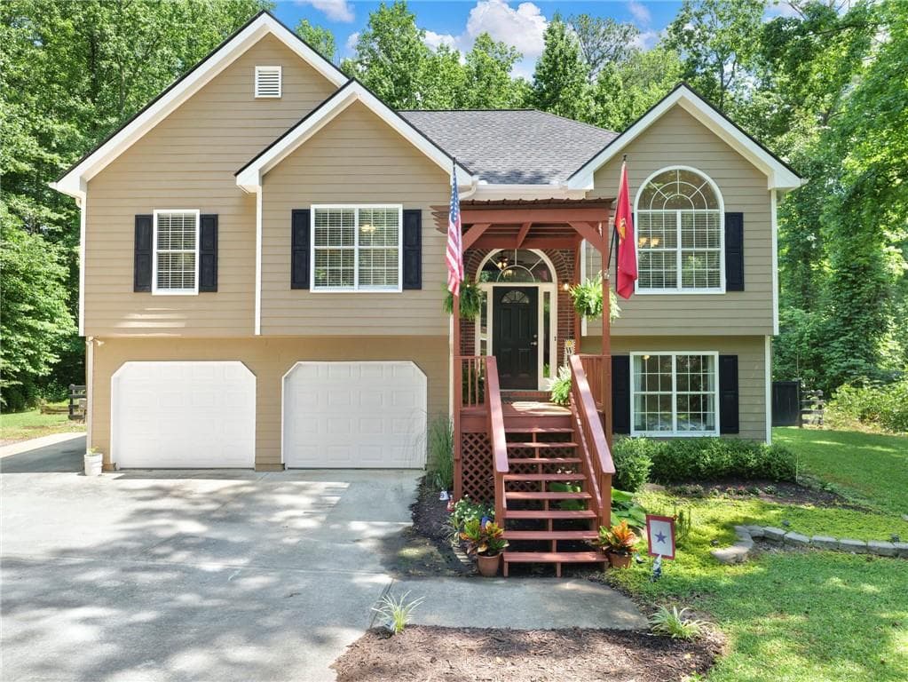 4 bedroom, 3 bathroom, 2,001 sq ft single family residence sold at 4183 Logans Ridge, Loganville, GA 30052