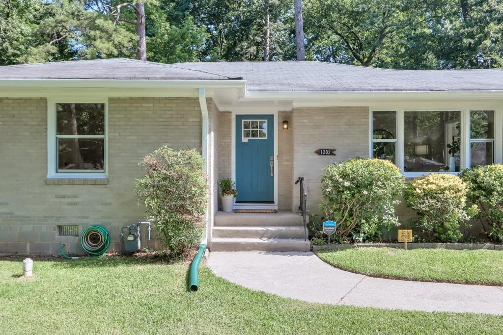 2 bedroom, 1 bathroom, 1,110 sq ft single family residence sold at 1202 Crestwood Drive, Atlanta, GA 30316