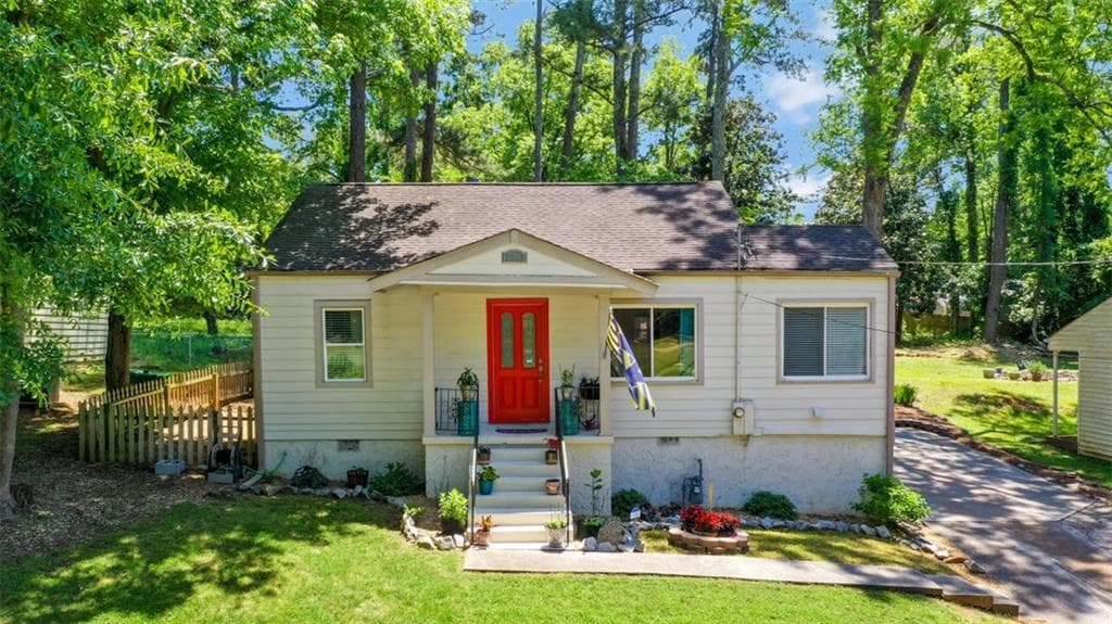 3 bedroom, 2 bathroom, 1,052 sq ft single family residence sold at 2013 Glenwood Avenue, Atlanta, GA 30316