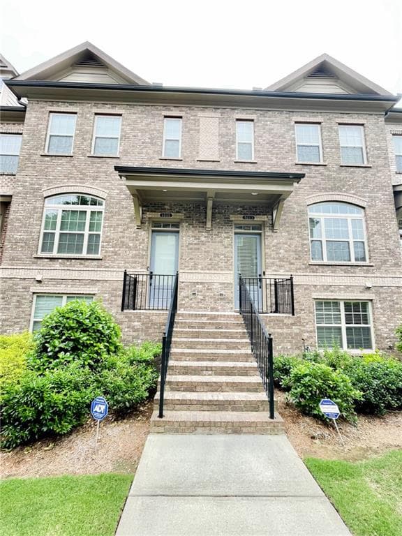3 bedroom, 4 bathroom, 2,680 sq ft townhouse sold at 1095 Township Square Drive, Alpharetta, GA 30022