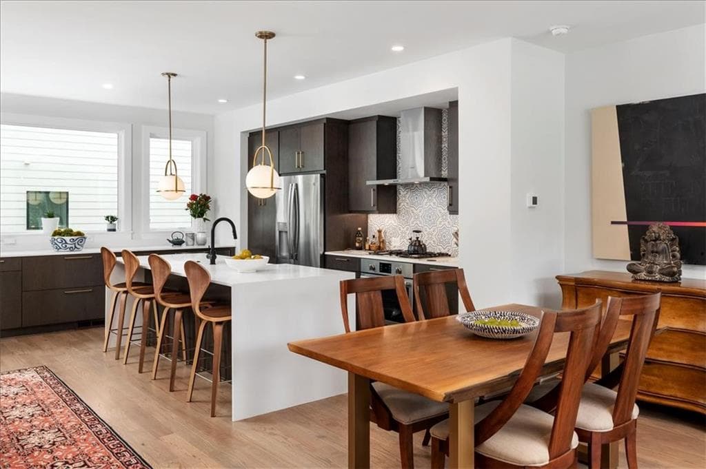3 bedroom, 4 bathroom townhouse sold at 1300 Memorial Drive 21, Atlanta, GA 30317