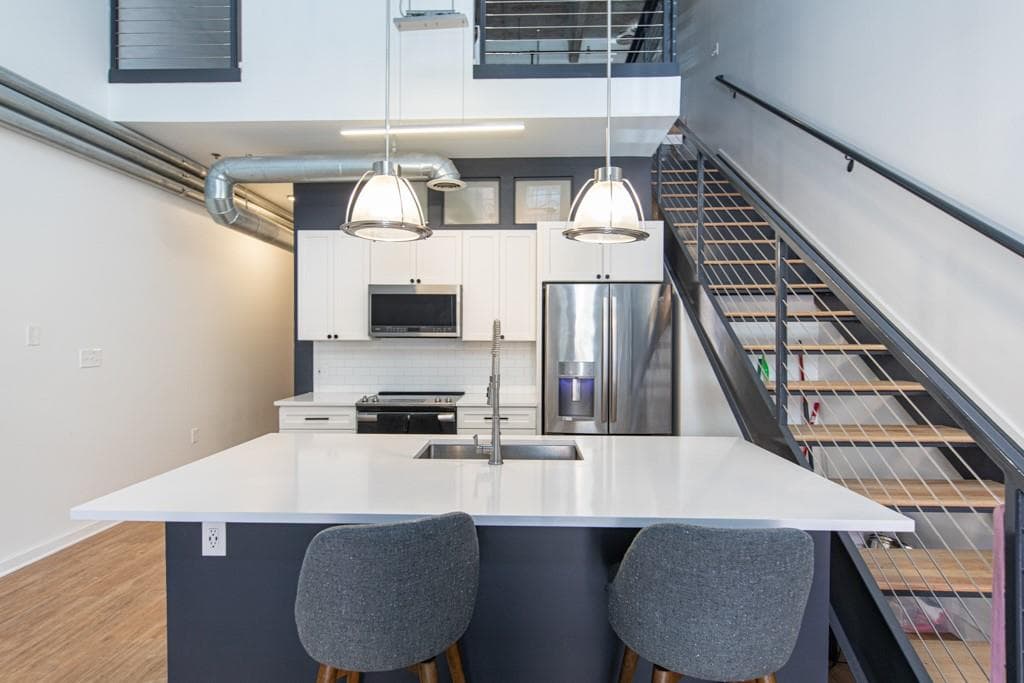 2 bedroom, 2 bathroom, 1,270 sq ft condominium sold at 260 18th Street 10215, Atlanta, GA 30363
