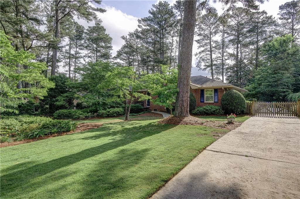 3 bedroom, 2 bathroom, 1,701 sq ft single family residence sold at 3013 BREN MAR Way, Atlanta, GA 30340